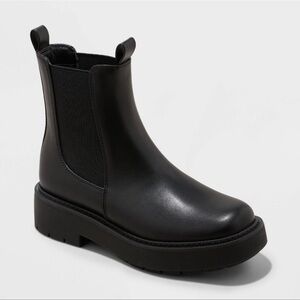 NWOT! Chelsea black boots